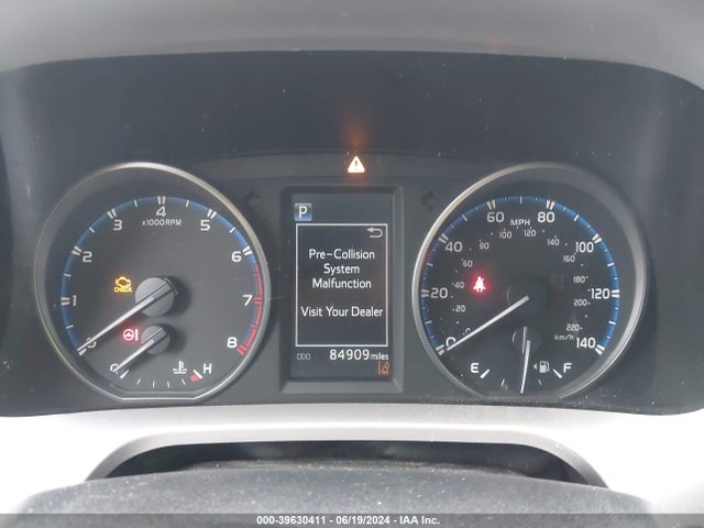 Toyota RAV4 LE 2017 JTMZFREV0HJ716658 Image 7