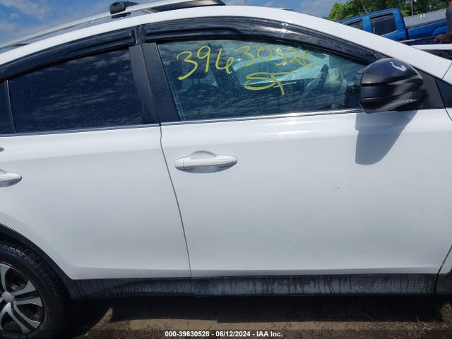 Toyota RAV4 LE 2015 2T3BFREV5FW245560 Image 14
