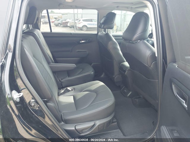 Toyota Highlander Xle 2021 5TDGZRAH5MS521845 Image 8