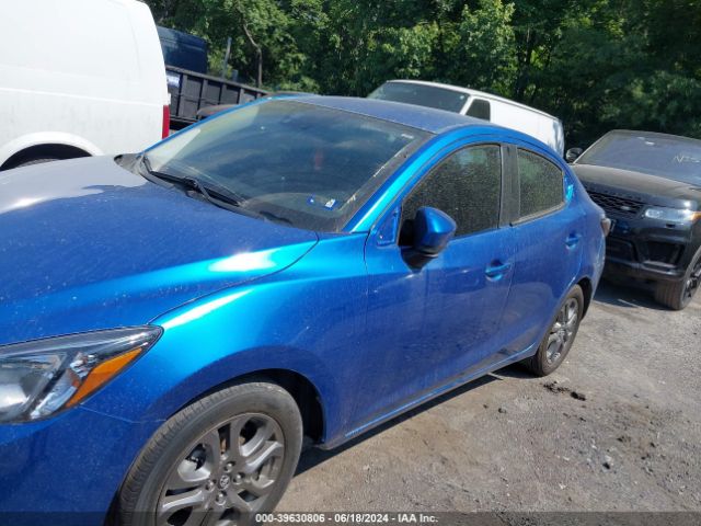 3MYDLBYV8KY515357 Toyota YARIS LE