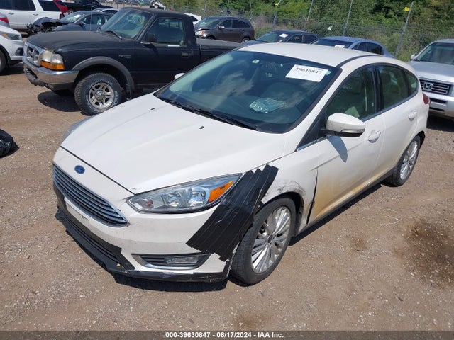 Ford Focus Titanium 2016 1FADP3N26GL299629 Image 2