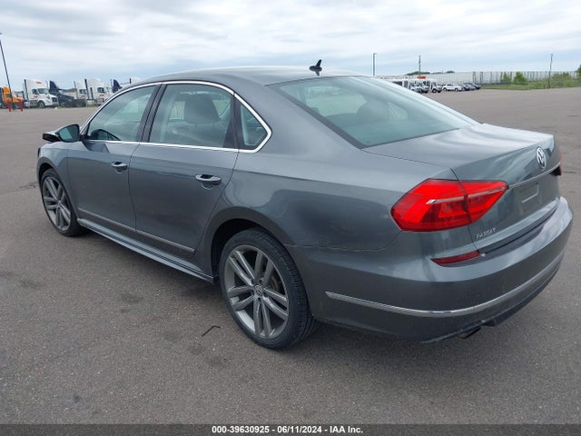 1VWAT7A38GC037557 Volkswagen Passat 1.8t R-line
