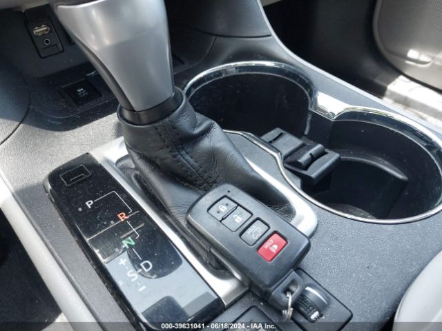 5TDKZRFH5JS535212 Toyota Highlander Xle