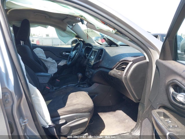 1C4PJLCB2KD122820 Jeep Cherokee Latitude Fwd