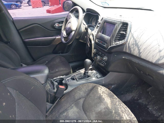 1C4PJLCB2KD175873 Jeep Cherokee Latitude Fwd