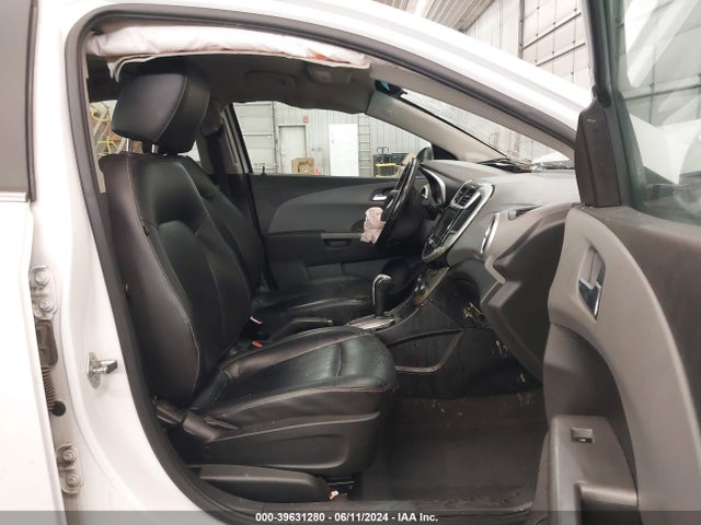 Chevrolet Sonic Premier Auto 2018 1G1JF5SB3J4107819 Image 5