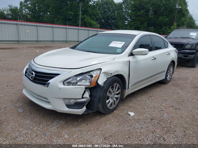 Nissan Altima 2.5 S 2015 1N4AL3AP3FC464082 Image 2