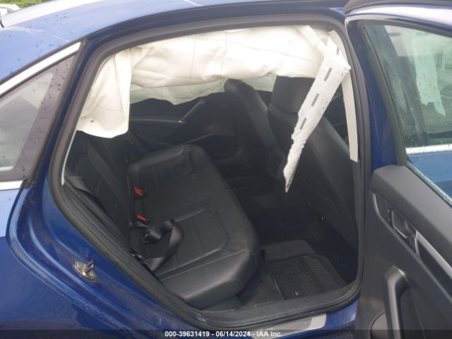 1VWDT7A30HC064587 Volkswagen Passat 1.8t R-line