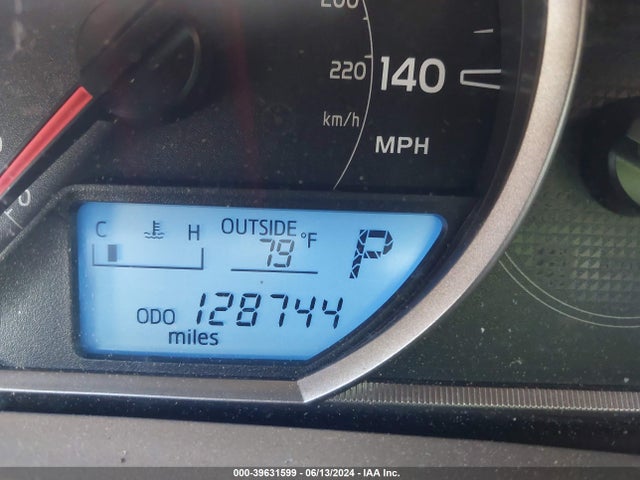 Toyota RAV4 LE 2015 JTMBFREV7FJ030549 Image 16