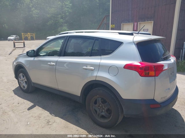 Toyota RAV4 LE 2015 JTMBFREV7FJ030549 Image 3