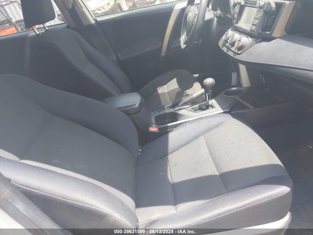 Toyota RAV4 LE 2015 JTMBFREV7FJ030549 Image 5