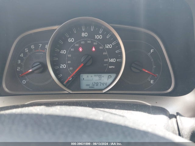 Toyota RAV4 LE 2015 JTMBFREV7FJ030549 Image 7