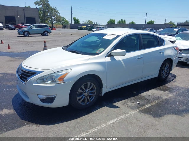Nissan Altima 2.5 S 2015 1N4AL3AP8FC587649 Image 2