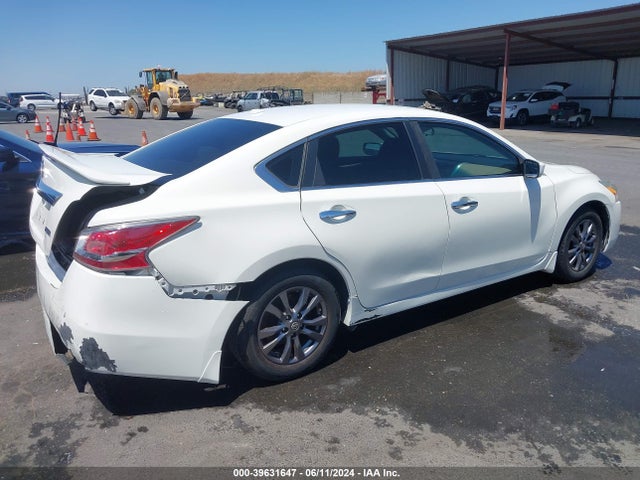 Nissan Altima 2.5 S 2015 1N4AL3AP8FC587649 Image 4
