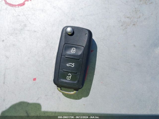 1VWAT7A32FC002107 Volkswagen Passat 1.8t S
