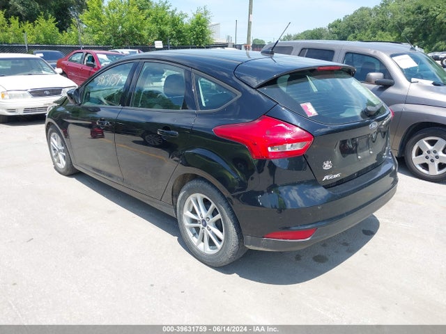 Ford FOCUS SE 2018 1FADP3K27JL282625 Image 3