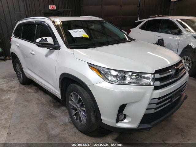 Toyota Highlander Xle 2018 5TDJZRFH9JS908618 главное изображение