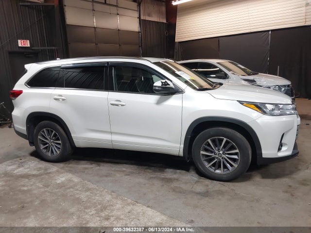 Toyota Highlander Xle 2018 5TDJZRFH9JS908618 Image 13