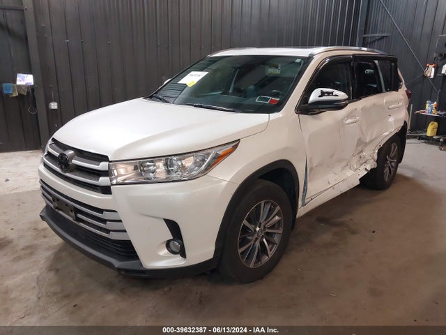 Toyota Highlander Xle 2018 5TDJZRFH9JS908618 Image 2