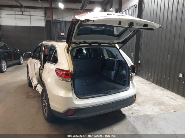 Toyota Highlander Xle 2018 5TDJZRFH9JS908618 Image 3