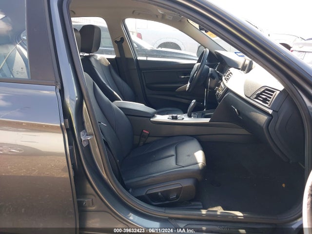 WBA3B1G5XFNT01883 BMW 320i