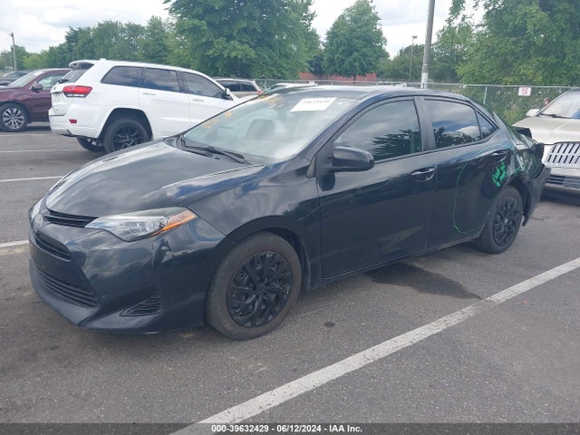 Toyota COROLLA LE 2018 2T1BURHE8JC973359 Image 2
