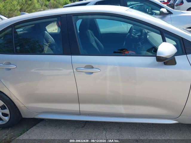 Toyota COROLLA LE 2022 5YFEPMAE2NP331954 Image 13