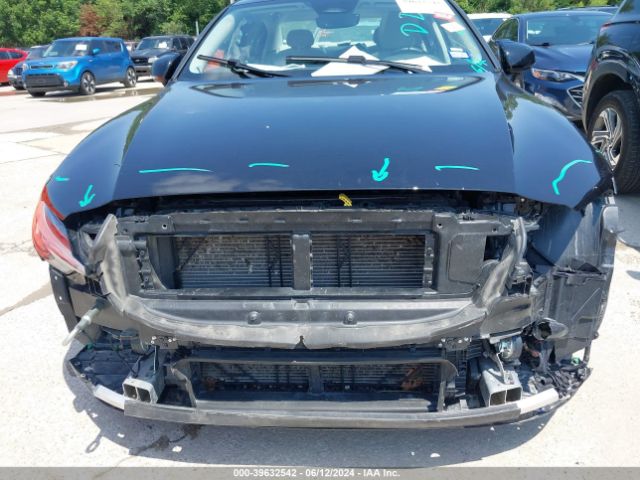 7JRL12TKXRG282396 Volvo S60 B5 Core Dark Theme