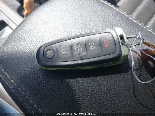 1FMCU9J94HUE69319 Ford Escape Titanium