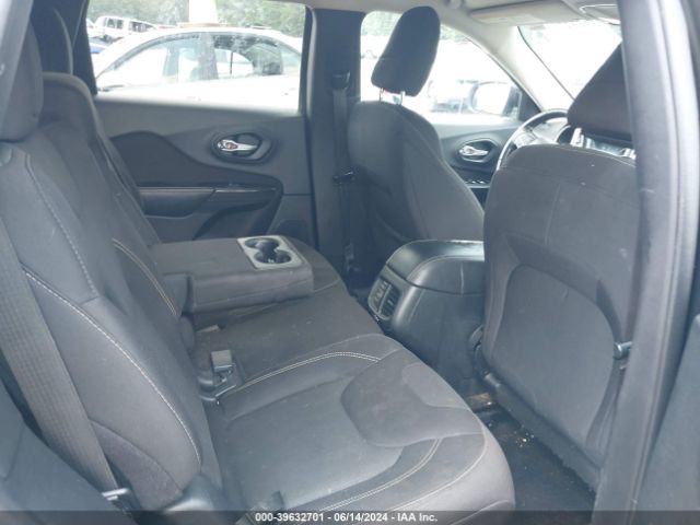 1C4PJLCB9FW694722 Jeep Cherokee Latitude