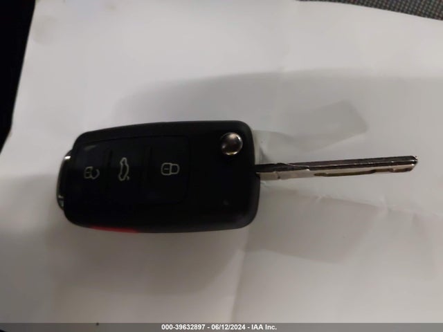 Volkswagen Beetle 2.0t Dune 2018 3VWSD7AT3JM708009 Image 11