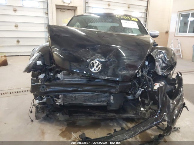 Volkswagen Beetle 2.0t Dune 2018 3VWSD7AT3JM708009 Image 13