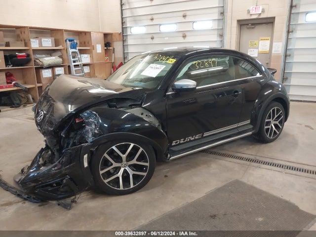 Volkswagen Beetle 2.0t Dune 2018 3VWSD7AT3JM708009 Image 2