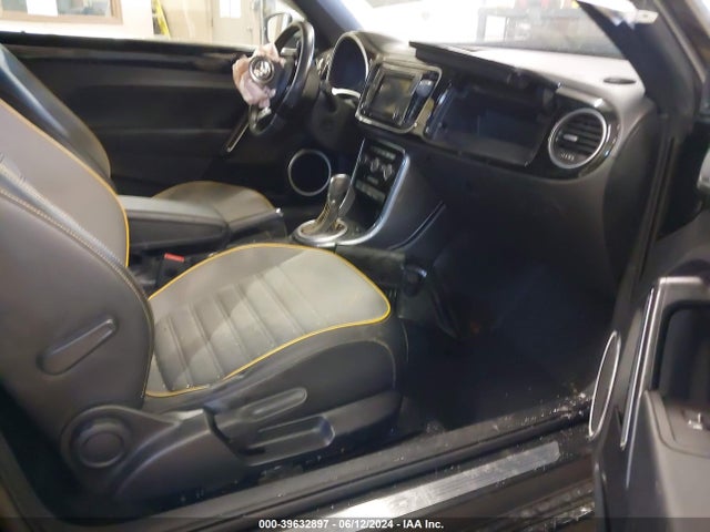 Volkswagen Beetle 2.0t Dune 2018 3VWSD7AT3JM708009 Image 5