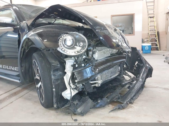 Volkswagen Beetle 2.0t Dune 2018 3VWSD7AT3JM708009 Image 6