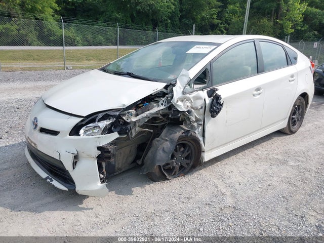 Toyota Prius Four 2015 JTDKN3DU4F0434374 Image 2