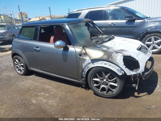 2010 MINI COOPER S WMWMF7C57ATW88544 Photo 0