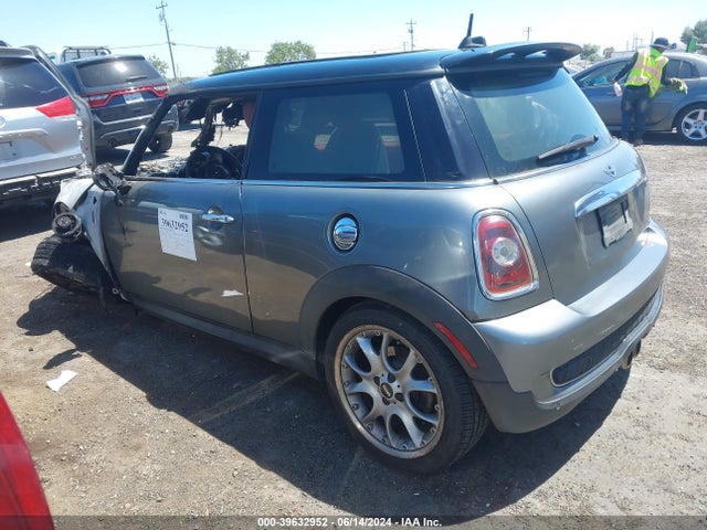 2010 MINI COOPER S WMWMF7C57ATW88544 Photo 2