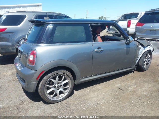 2010 MINI COOPER S WMWMF7C57ATW88544 Photo 3