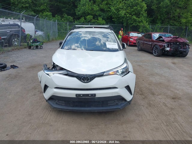 Toyota C-HR LE 2019 JTNKHMBX9K1028584 Image 13