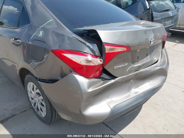 Toyota COROLLA LE 2018 5YFBURHE1JP753531 Image 18