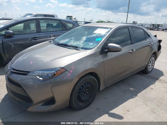 Toyota COROLLA LE 2018 5YFBURHE1JP753531 Image 2