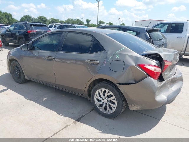Toyota COROLLA LE 2018 5YFBURHE1JP753531 Image 3
