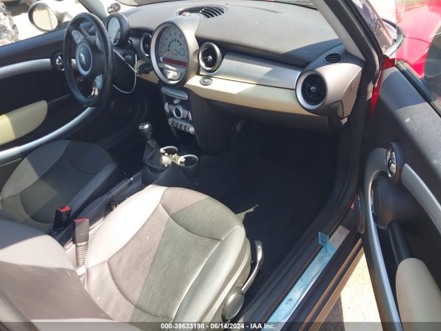 2010 MINI COOPER WMWMF3C51ATZ27031 Photo 4