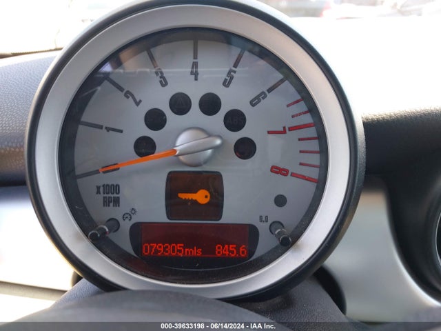 2010 MINI COOPER WMWMF3C51ATZ27031 Photo 6