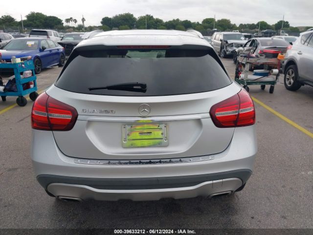 WDCTG4EB9KJ550878 Mercedes-Benz GLA 250
