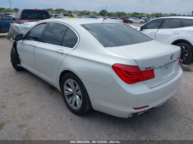 2011 BMW 740I WBAKA4C57BC392039 Photo 2