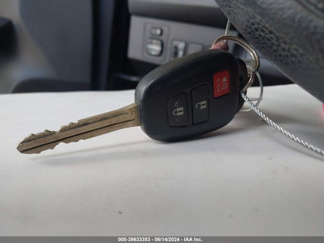 Toyota RAV4 LE 2018 2T3ZFREV0JW427741 Image 11