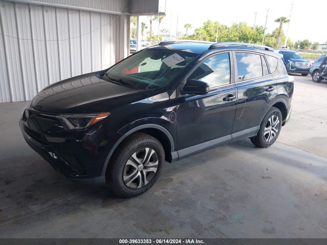 Toyota RAV4 LE 2018 2T3ZFREV0JW427741 Image 2