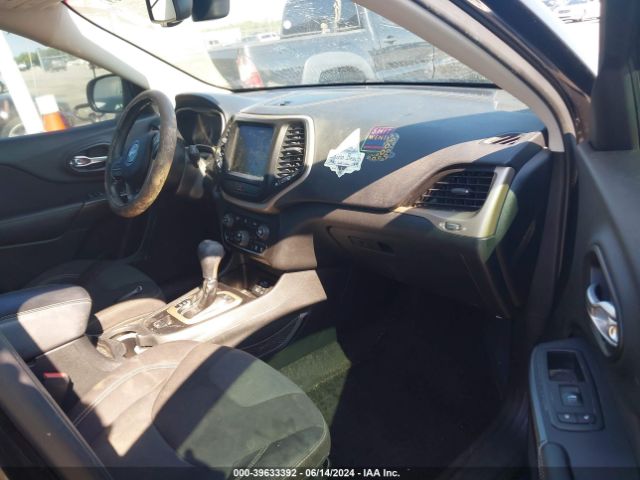 1C4PJLCB1GW138227 Jeep Cherokee Latitude